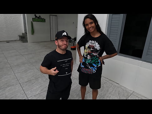Jasmine seduz anão e leva para o abate